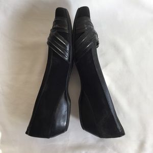 Clarks Black Buckle Suede Flats in 7.5 Wide